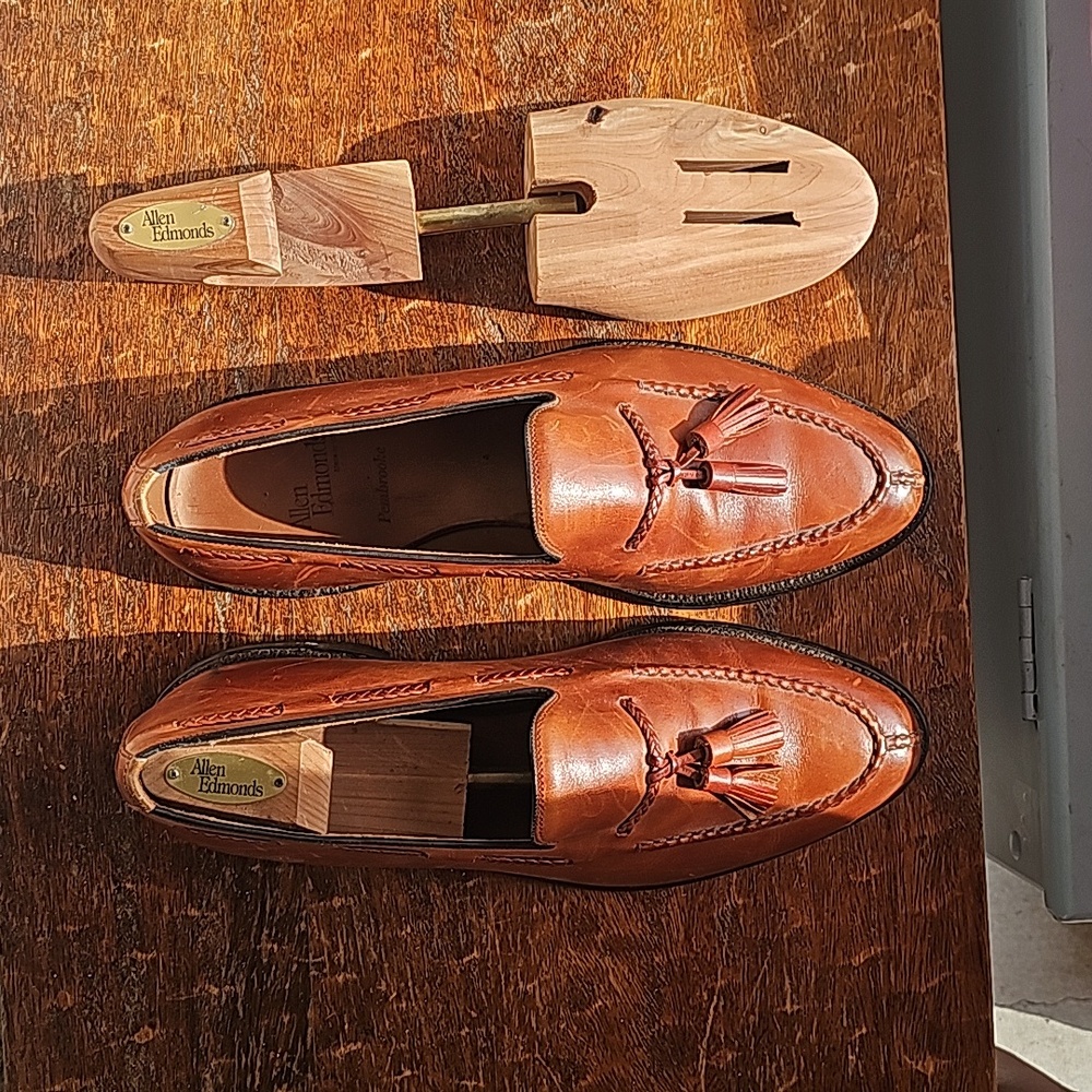 Leather Allen Edmonds Pembrooke tassel loafers
